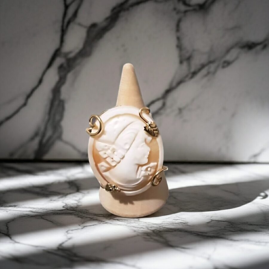 Vintage Cameo Ring - Shell Cameo Ring - Adjustable Ring - Carved in Italy. - Image 4